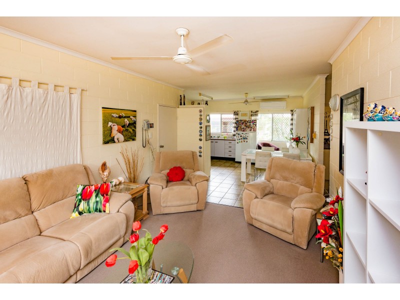 1 Deshon Street, Whitfield QLD 4870