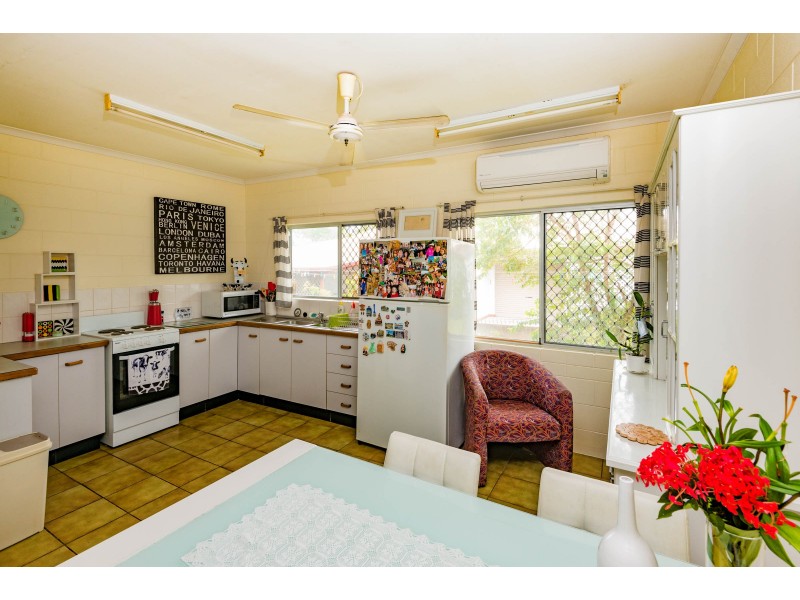 1 Deshon Street, Whitfield QLD 4870