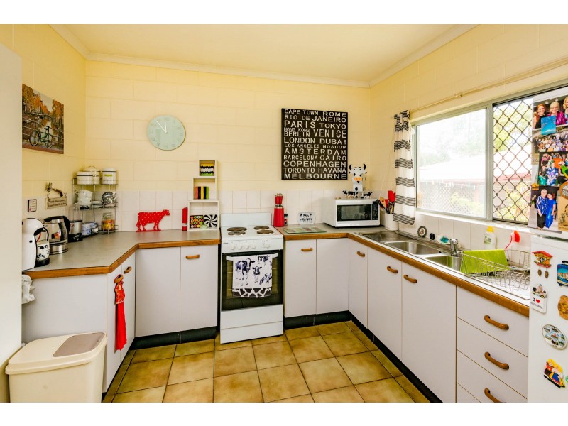 1 Deshon Street, Whitfield QLD 4870