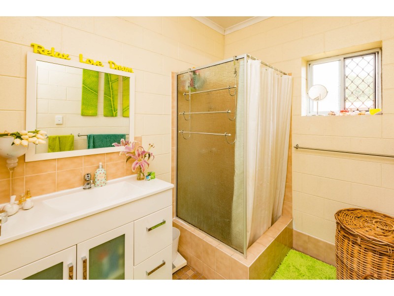 1 Deshon Street, Whitfield QLD 4870
