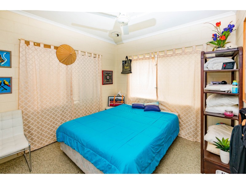 1 Deshon Street, Whitfield QLD 4870