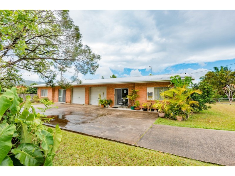 1 Deshon Street, Whitfield QLD 4870