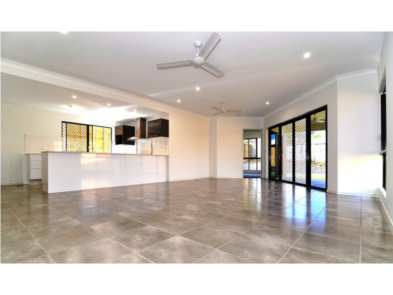 13 Hideaway Close, Palm Cove QLD 4879