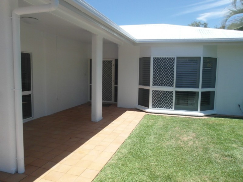 57 Cedar Rd, Palm Cove QLD 4879