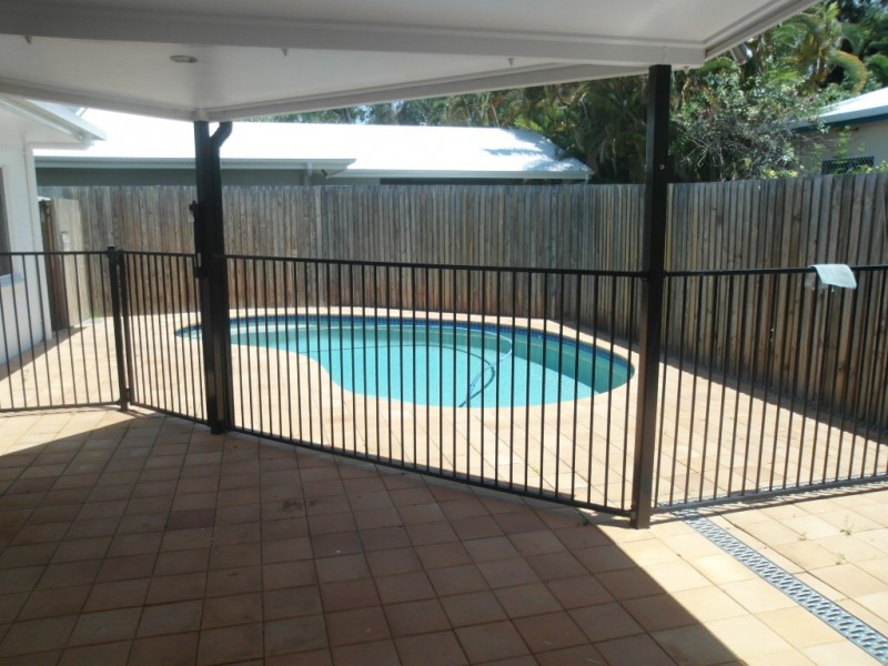 57 Cedar Rd, Palm Cove QLD 4879