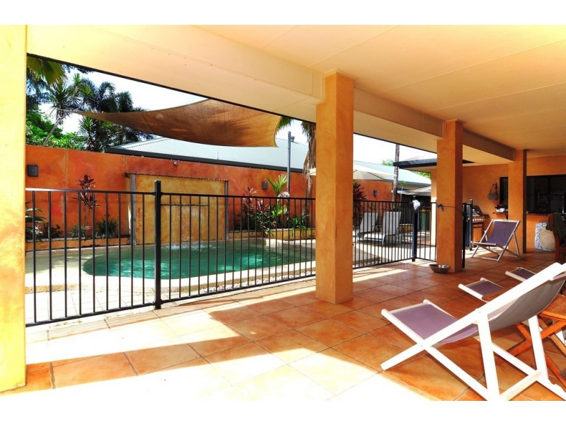 10 Barrier Close, Clifton Beach QLD 4879