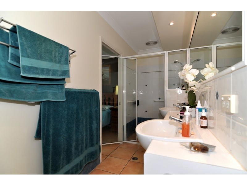 10 Barrier Close, Clifton Beach QLD 4879