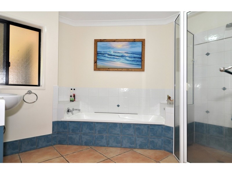 10 Barrier Close, Clifton Beach QLD 4879