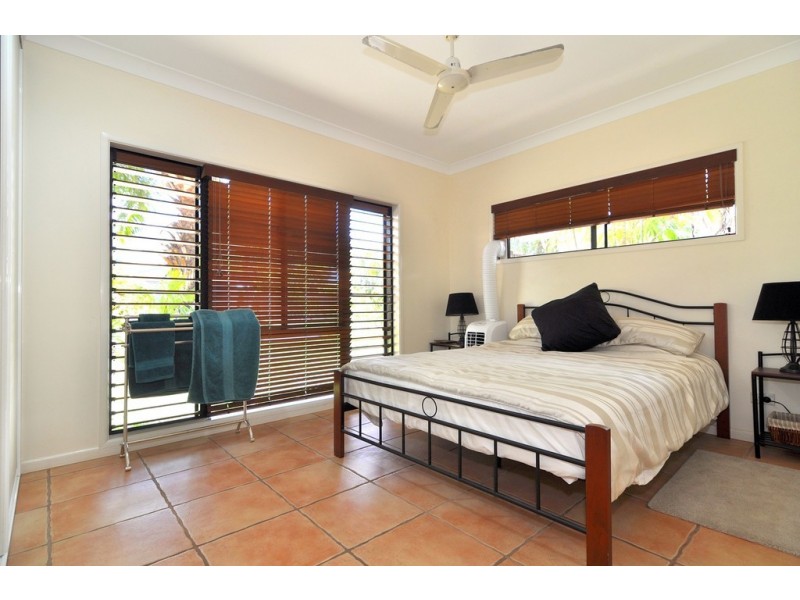 10 Barrier Close, Clifton Beach QLD 4879