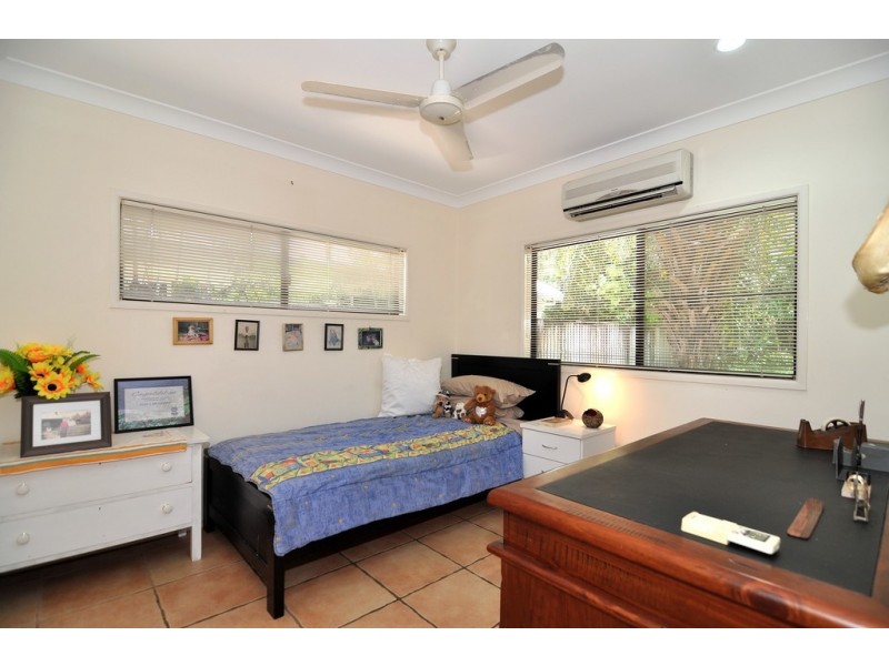 10 Barrier Close, Clifton Beach QLD 4879