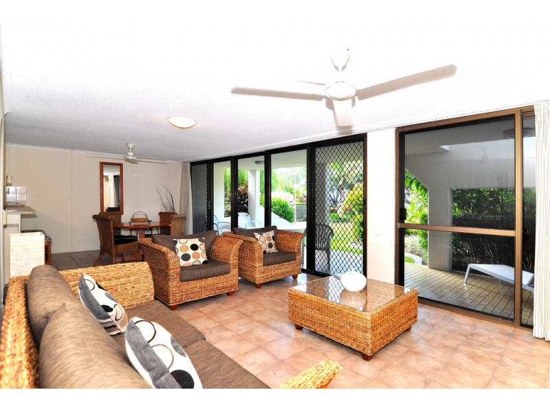 2/119 Arlington Esp., Clifton Beach QLD 4879