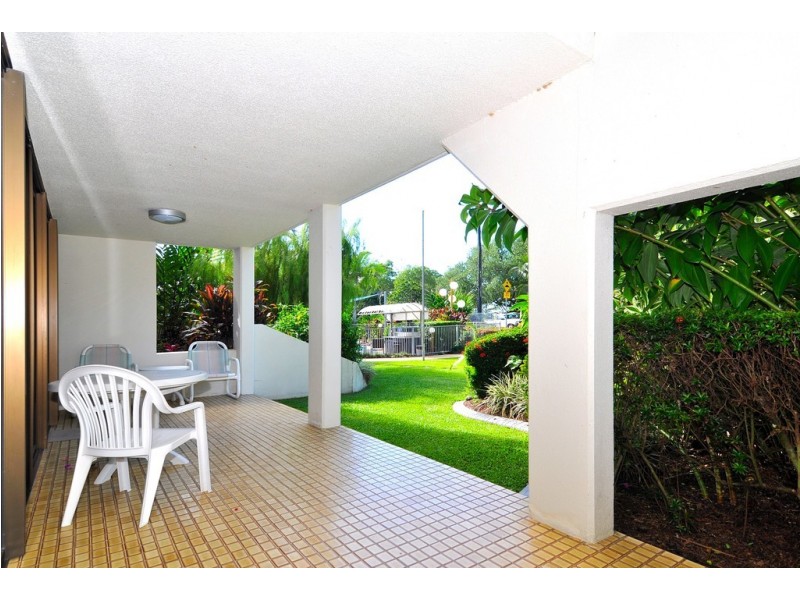 2/119 Arlington Esp., Clifton Beach QLD 4879