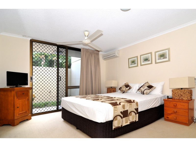 2/119 Arlington Esp., Clifton Beach QLD 4879