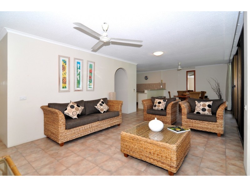 2/119 Arlington Esp., Clifton Beach QLD 4879