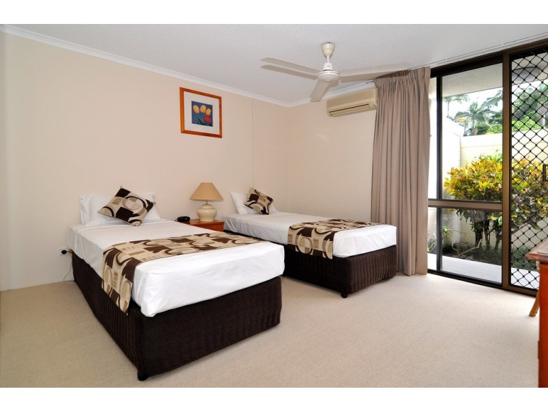 2/119 Arlington Esp., Clifton Beach QLD 4879