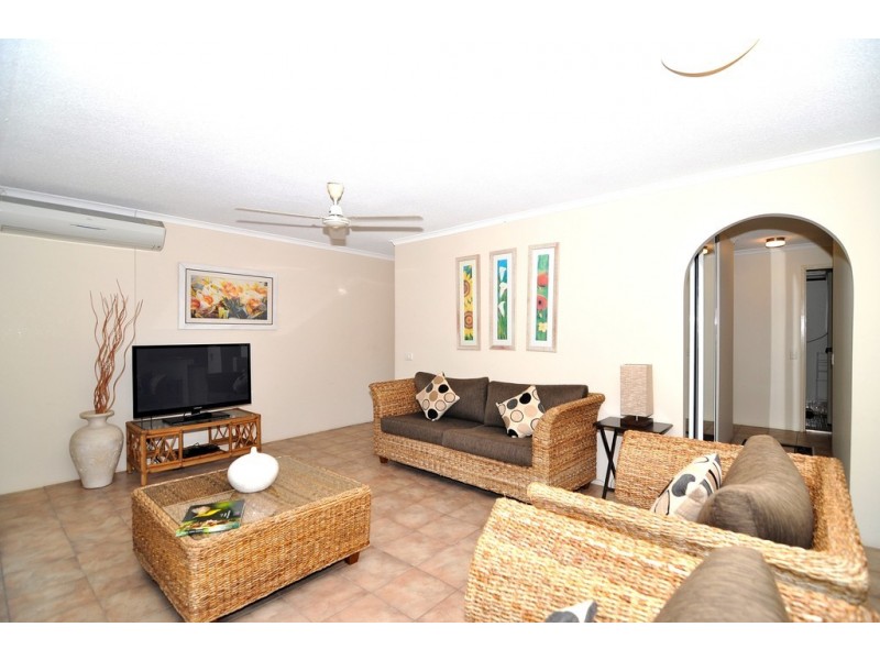 2/119 Arlington Esp., Clifton Beach QLD 4879