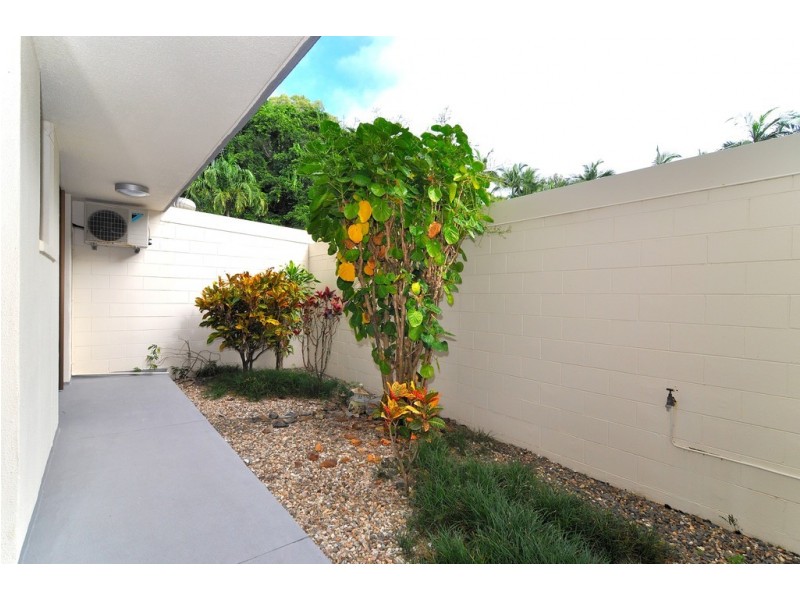 2/119 Arlington Esp., Clifton Beach QLD 4879