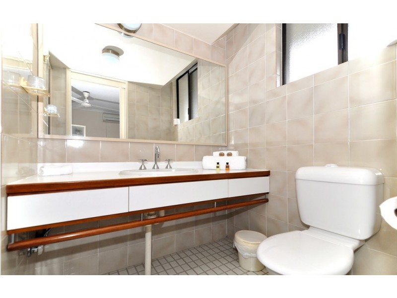 2/119 Arlington Esp., Clifton Beach QLD 4879