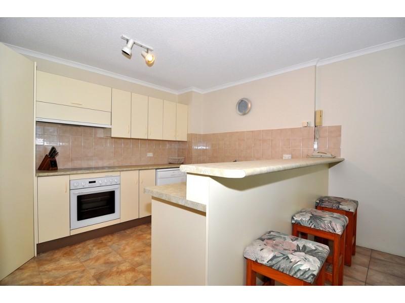 2/119 Arlington Esp., Clifton Beach QLD 4879
