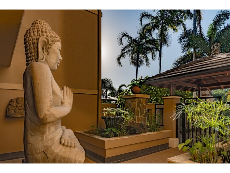 8/13 Colonel Cummings Drive, Palm Cove QLD 4879