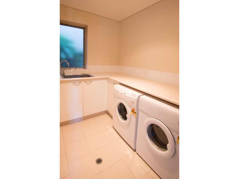 8/13 Colonel Cummings Drive, Palm Cove QLD 4879