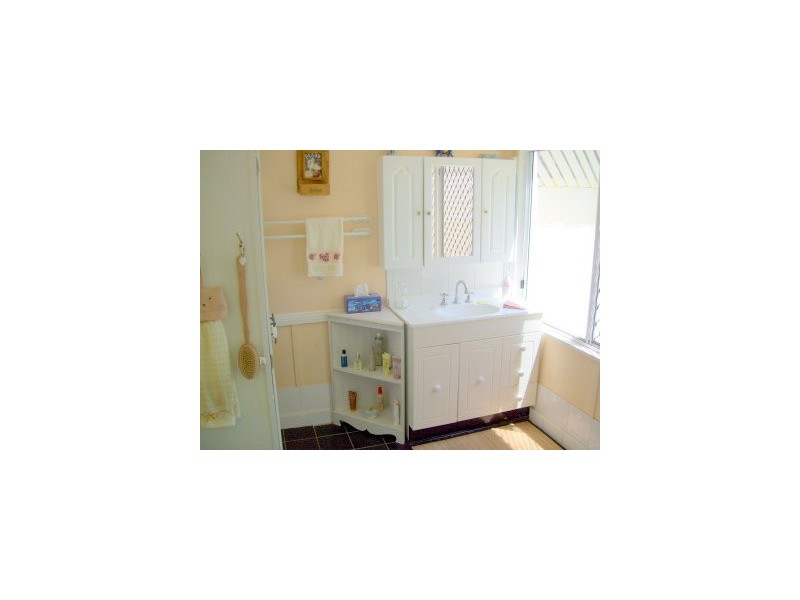 28 West Street, Mount Morgan QLD 4714