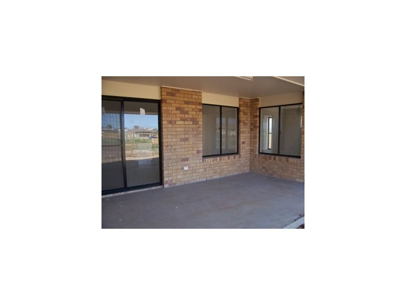 8 Koolamarra Drive, Gracemere QLD 4702