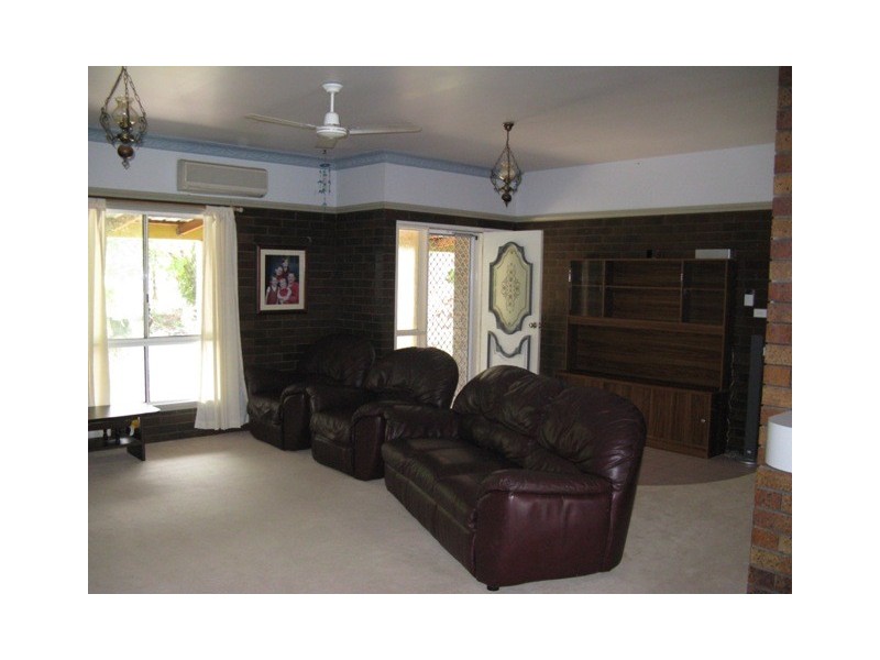 24 Hewill Dr, Gracemere QLD 4702