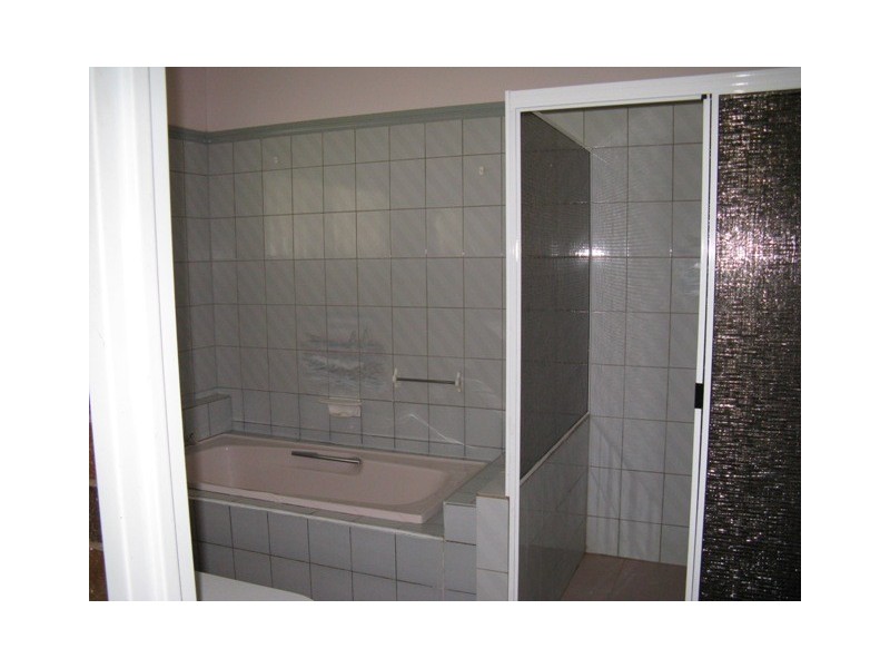 24 Hewill Dr, Gracemere QLD 4702