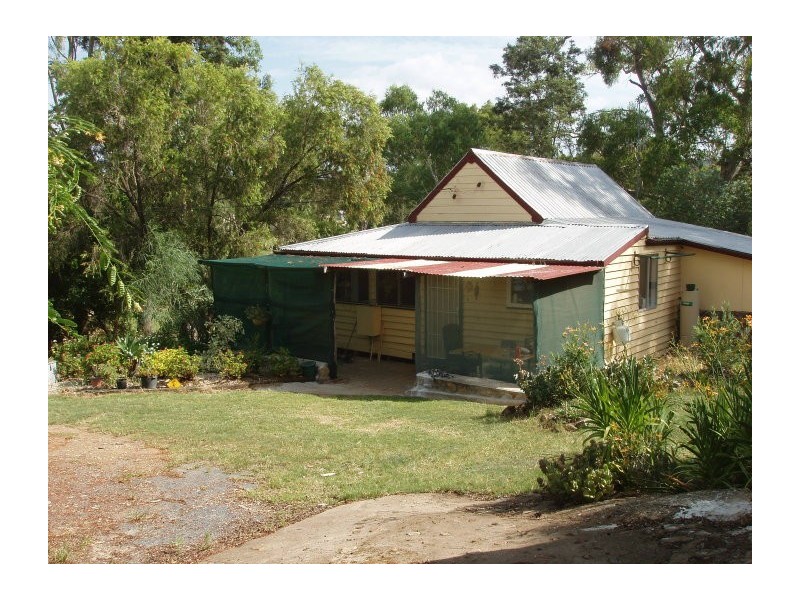 160 East Street, Mount Morgan QLD 4714