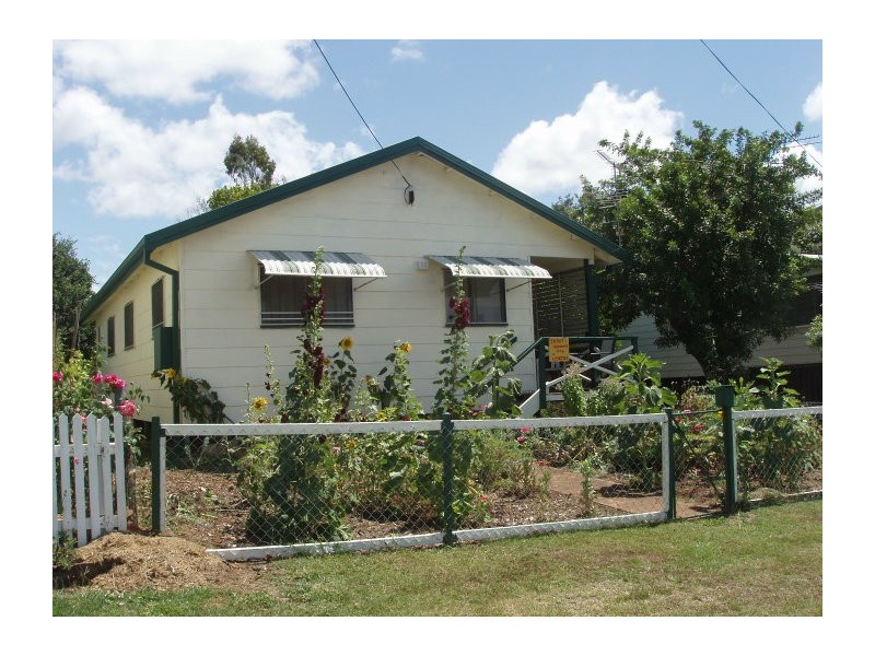 8 Cornes Street, Mount Morgan QLD 4714