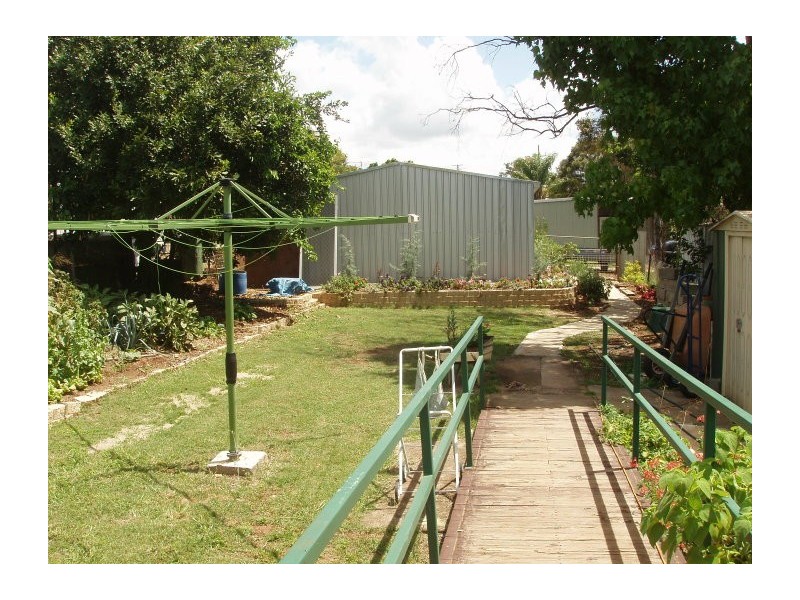 8 Cornes Street, Mount Morgan QLD 4714