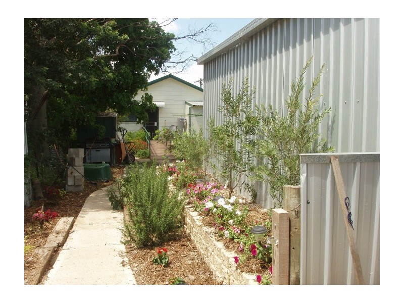 8 Cornes Street, Mount Morgan QLD 4714