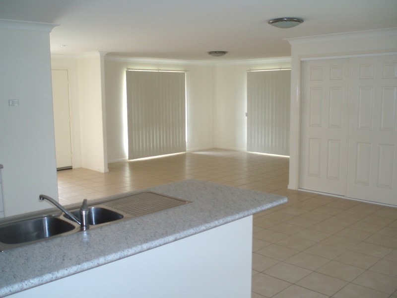 19 Seonaid Place, Gracemere QLD 4702