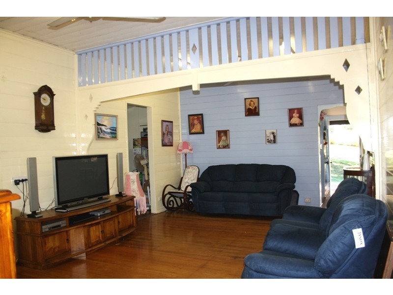 11 Davis St, Mount Morgan QLD 4714