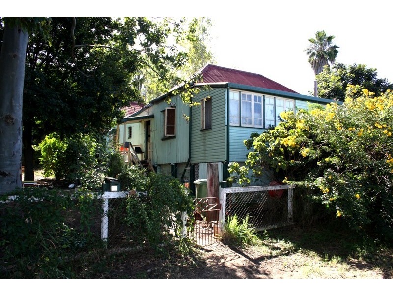 15 Byrnes Pde, Mount Morgan QLD 4714