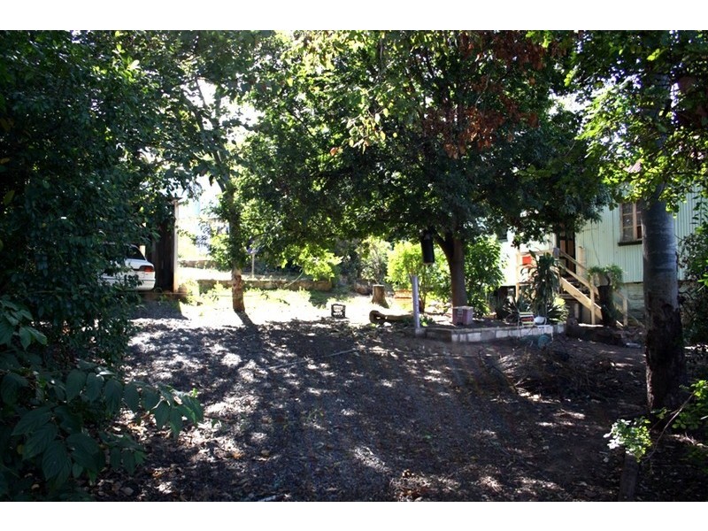 15 Byrnes Pde, Mount Morgan QLD 4714