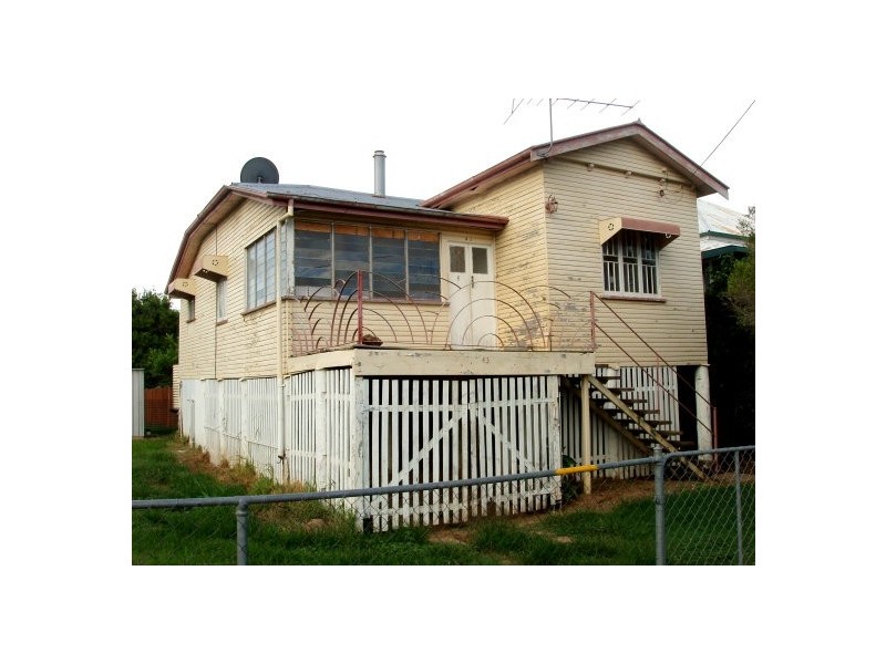 43  Dee St, Mount Morgan QLD 4714