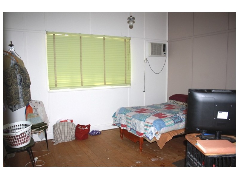 76 James St, Mount Morgan QLD 4714