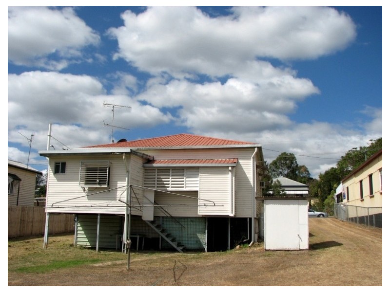 76 James St, Mount Morgan QLD 4714