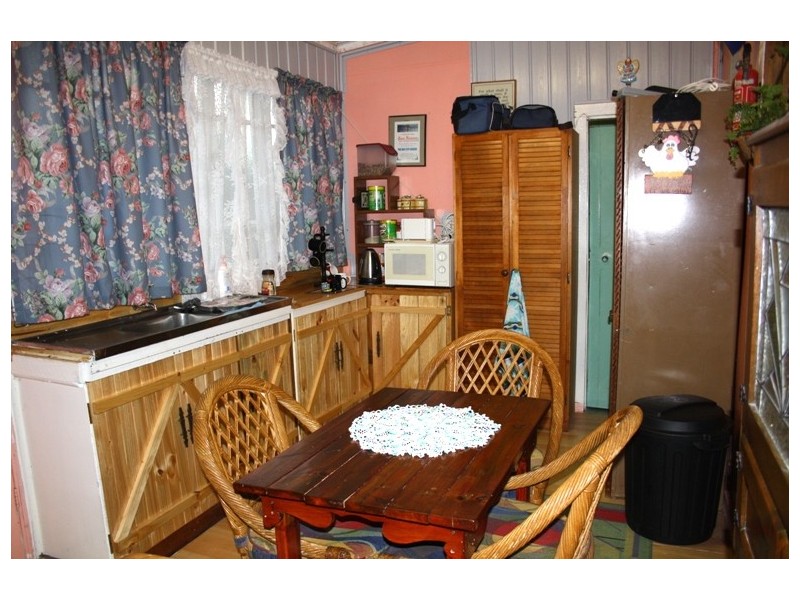 12 Forest St, Kalpowar QLD 4630