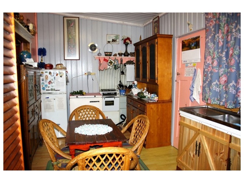 12 Forest St, Kalpowar QLD 4630