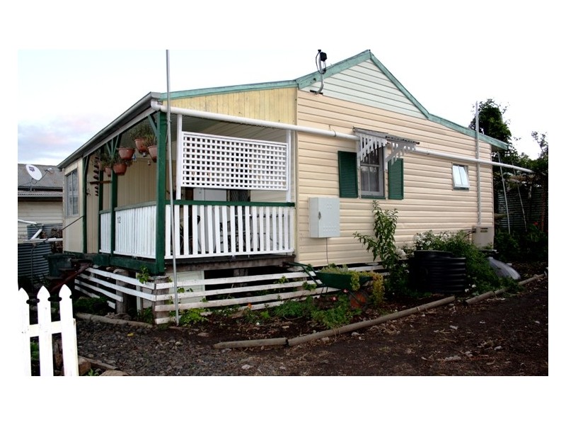 12 Forest St, Kalpowar QLD 4630