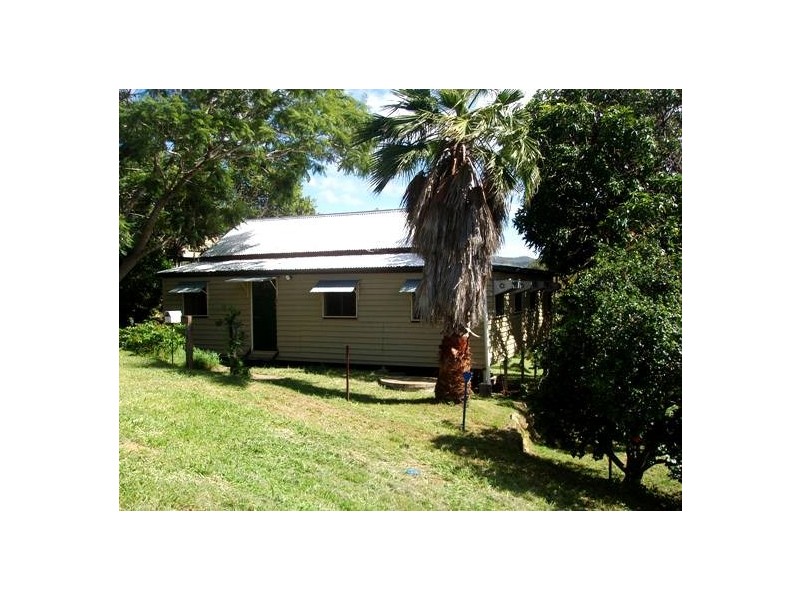 17 Hall St South, Mount Morgan QLD 4714