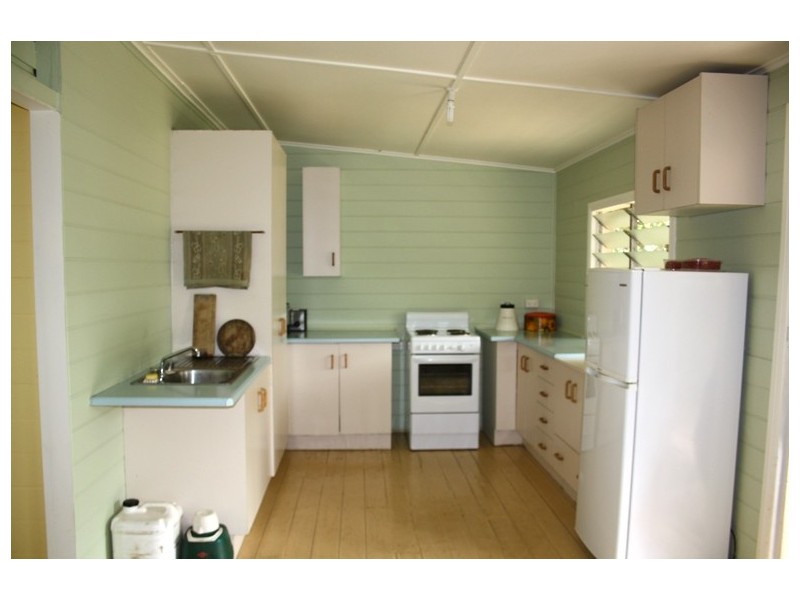 17 Hall St South, Mount Morgan QLD 4714