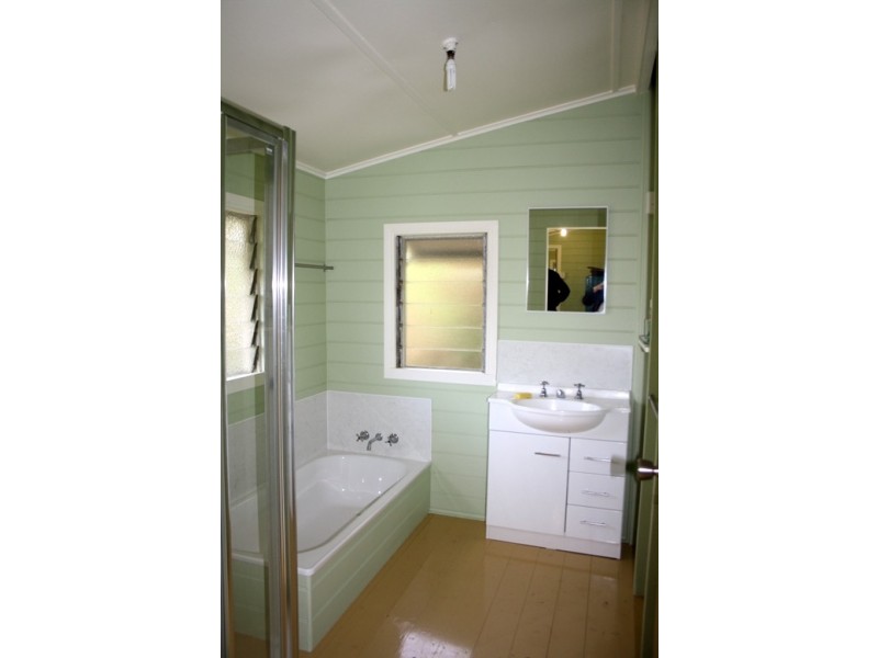 17 Hall St South, Mount Morgan QLD 4714