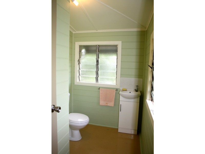 17 Hall St South, Mount Morgan QLD 4714