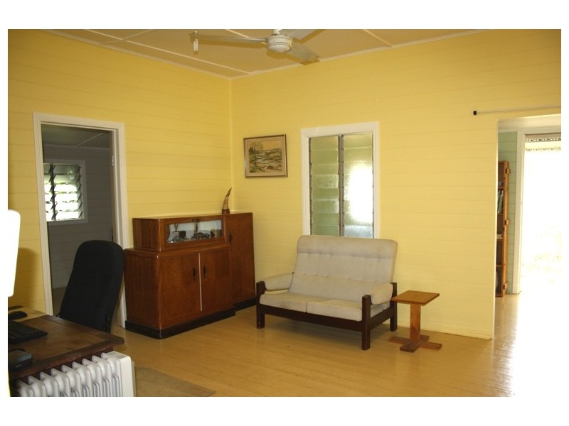 17 Hall St South, Mount Morgan QLD 4714