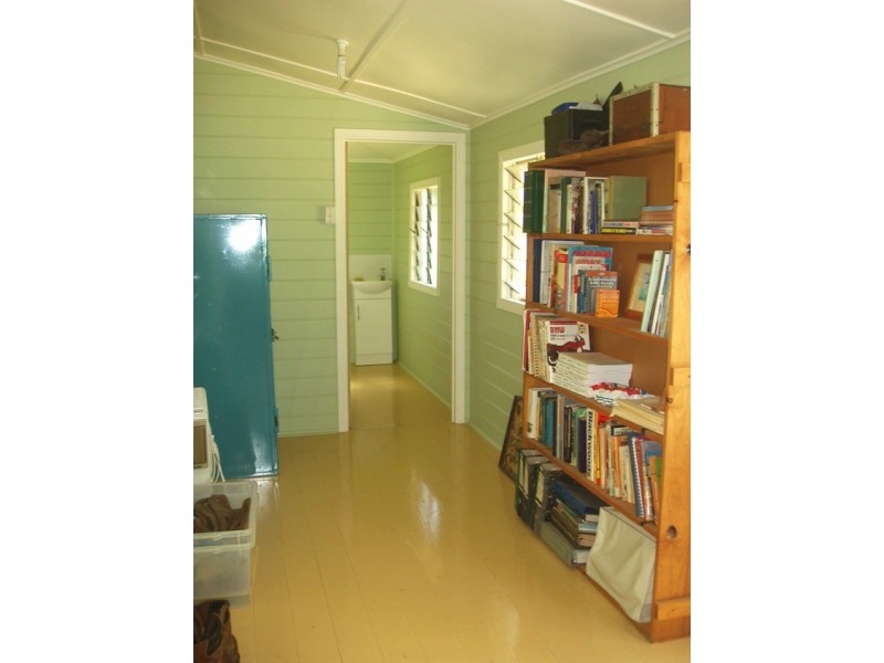 17 Hall St South, Mount Morgan QLD 4714