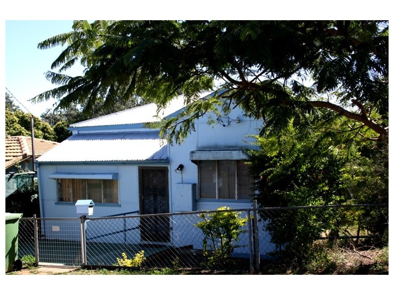 9 Gordon St, Mount Morgan QLD 4714